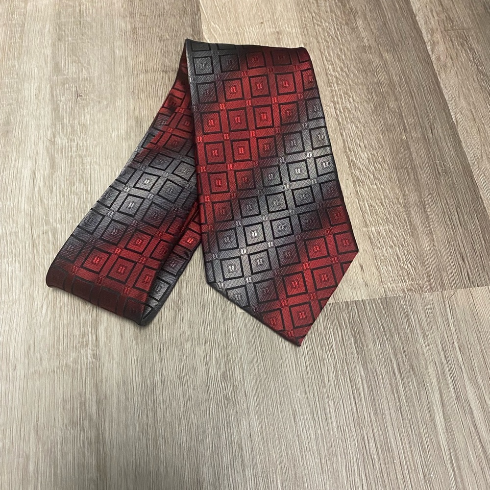 Croft & Barrow Tie. Red & Gray. (T61)